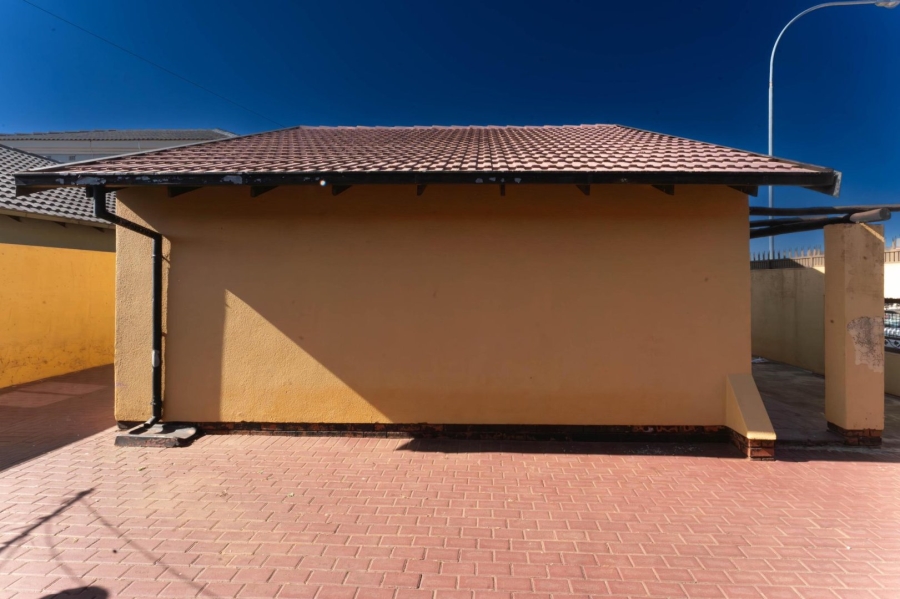 To Let 2 Bedroom Property for Rent in Protea North Gauteng