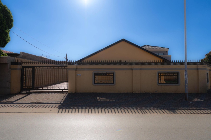 To Let 2 Bedroom Property for Rent in Protea North Gauteng