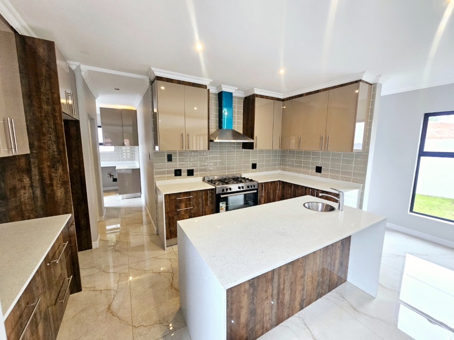 4 Bedroom Property for Sale in Eldoraigne Gauteng