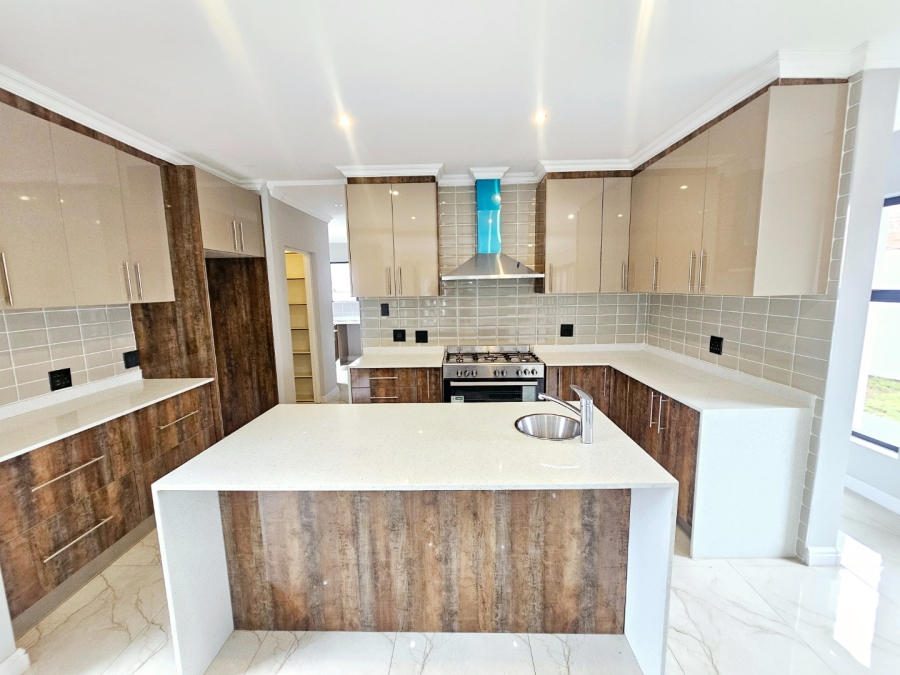 4 Bedroom Property for Sale in Eldoraigne Gauteng