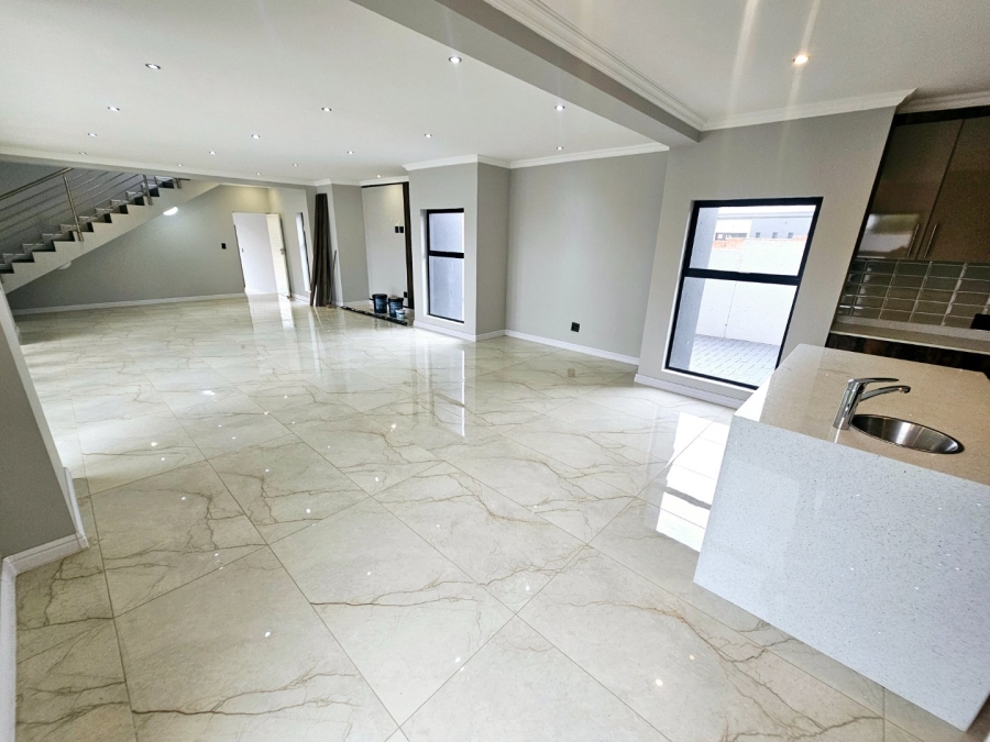 4 Bedroom Property for Sale in Eldoraigne Gauteng