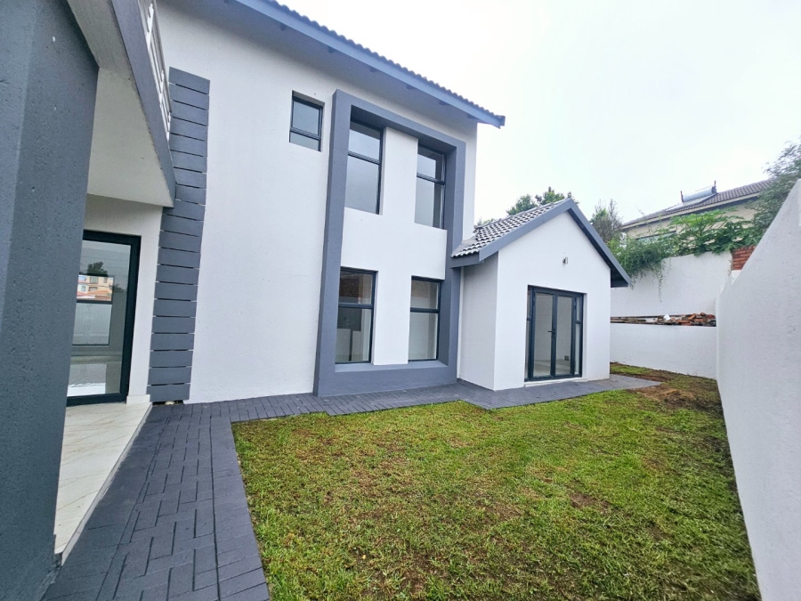 4 Bedroom Property for Sale in Eldoraigne Gauteng