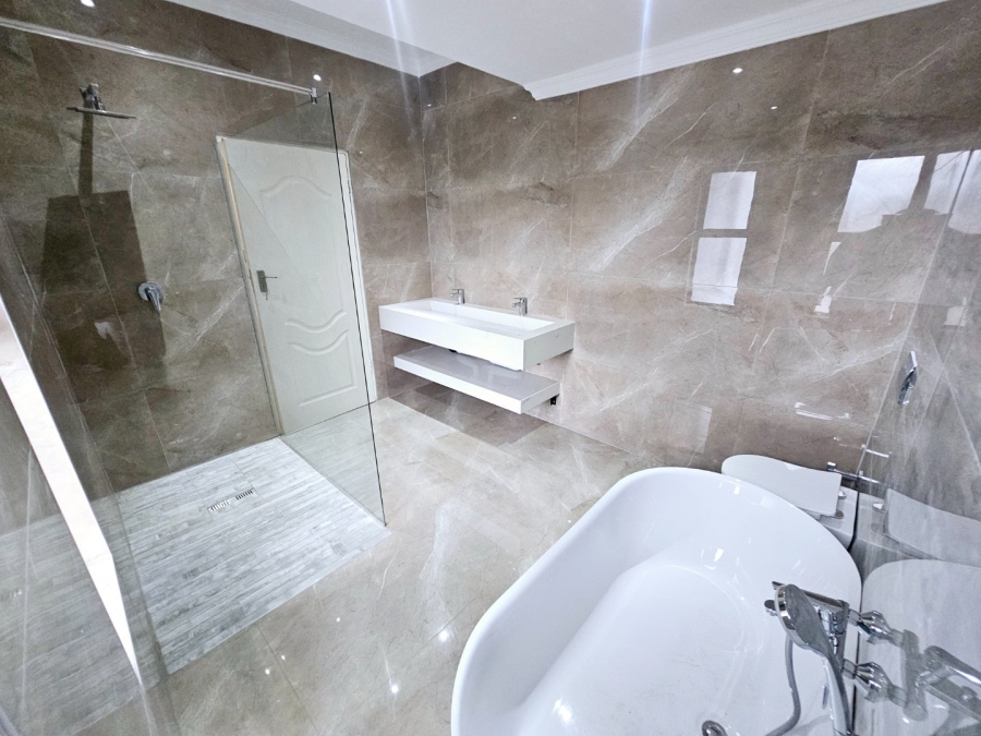 4 Bedroom Property for Sale in Eldoraigne Gauteng