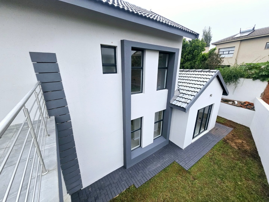 4 Bedroom Property for Sale in Eldoraigne Gauteng