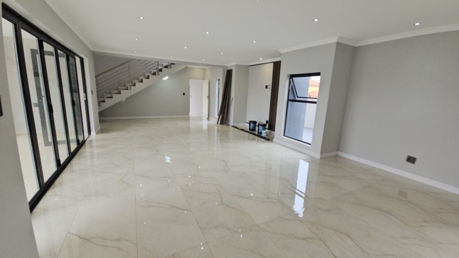 4 Bedroom Property for Sale in Eldoraigne Gauteng