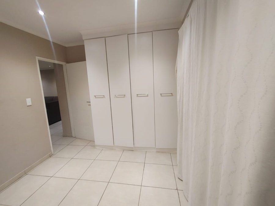  Bedroom Property for Sale in Die Hoewes Gauteng