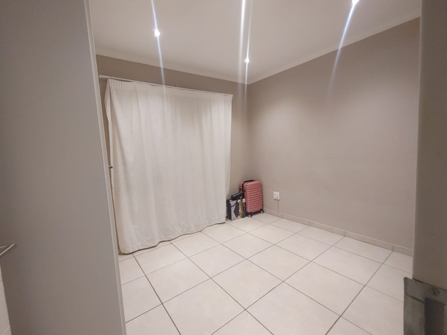  Bedroom Property for Sale in Die Hoewes Gauteng