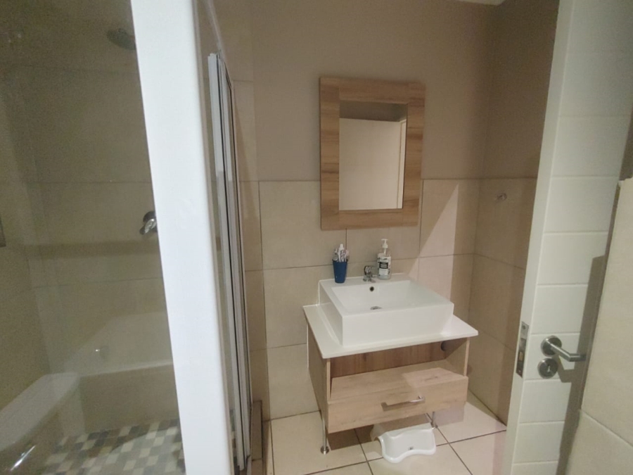  Bedroom Property for Sale in Die Hoewes Gauteng
