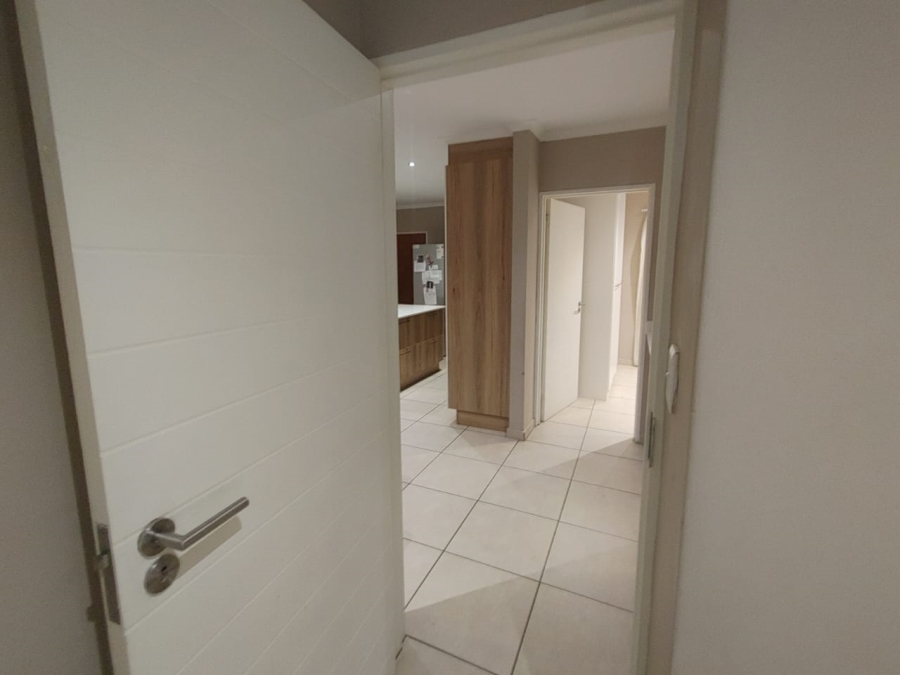  Bedroom Property for Sale in Die Hoewes Gauteng