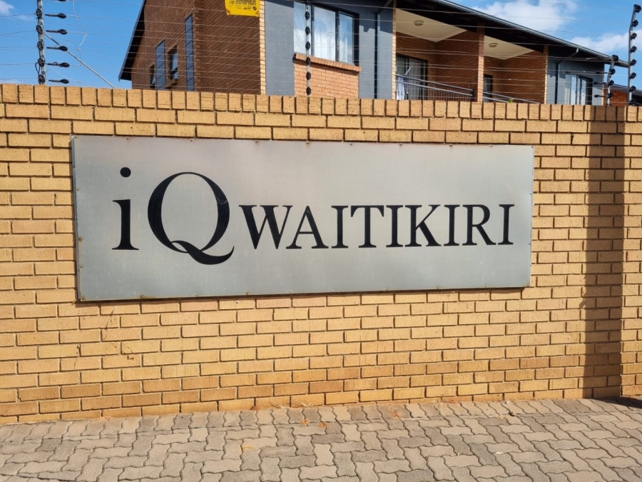  Bedroom Property for Sale in Die Hoewes Gauteng
