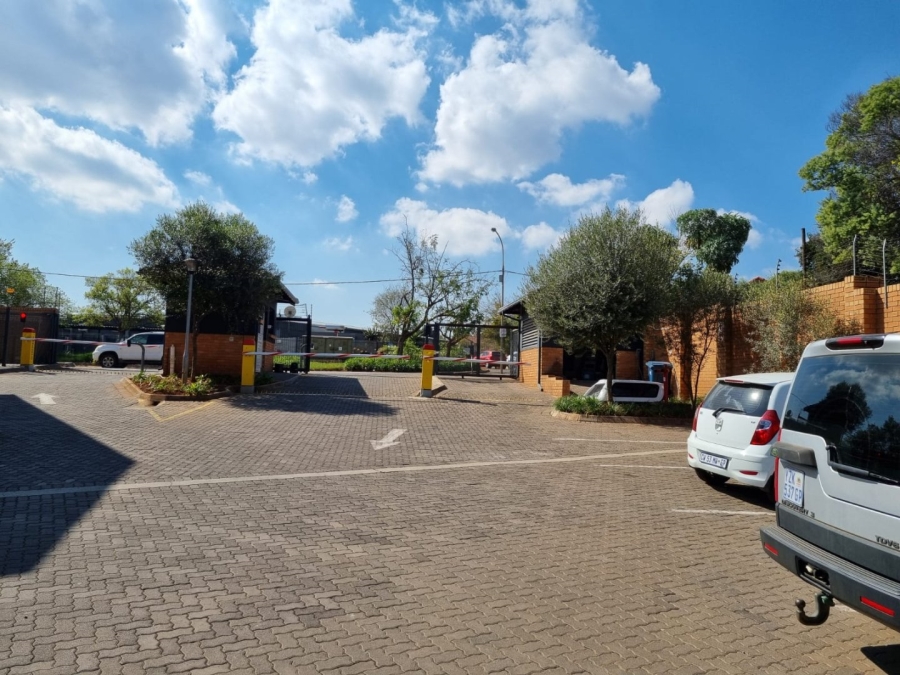  Bedroom Property for Sale in Die Hoewes Gauteng