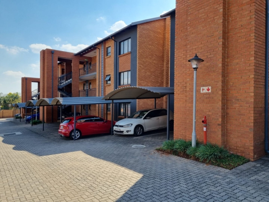  Bedroom Property for Sale in Die Hoewes Gauteng