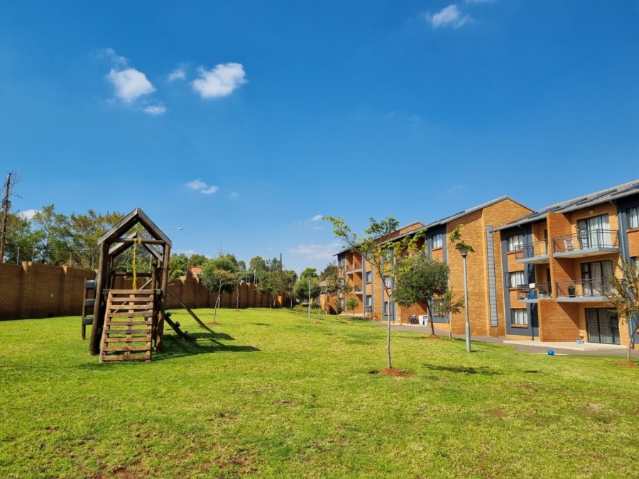  Bedroom Property for Sale in Die Hoewes Gauteng