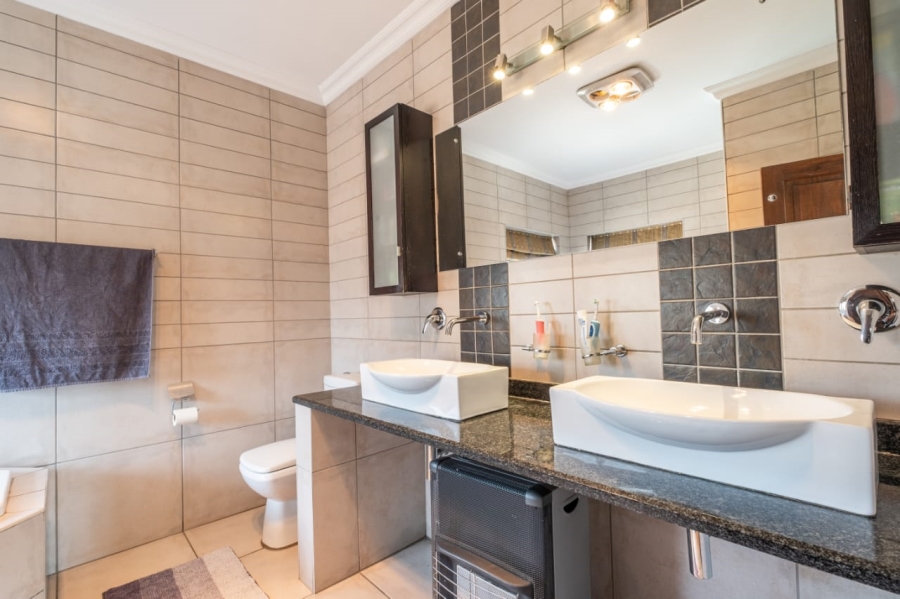 To Let 4 Bedroom Property for Rent in Rietvalleirand Gauteng