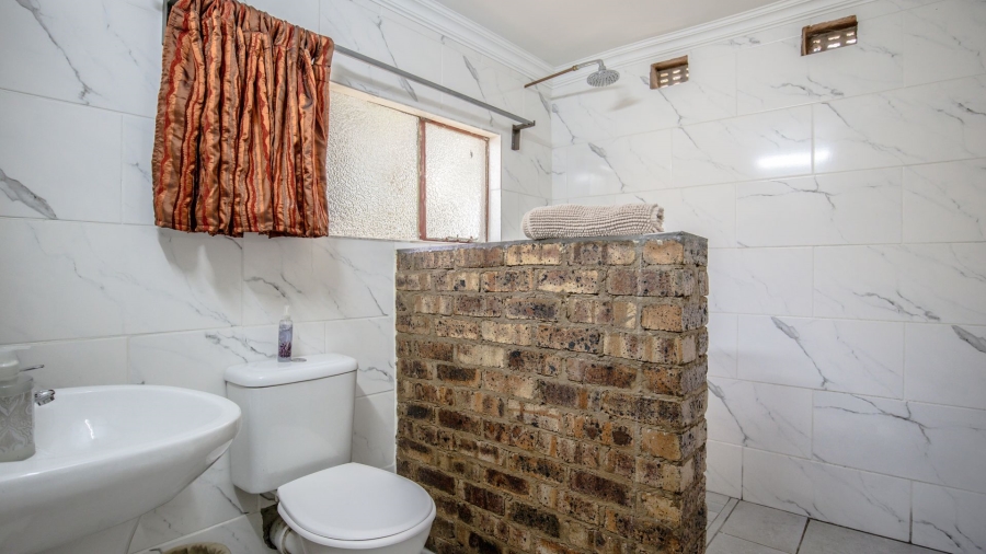 8 Bedroom Property for Sale in Dinokeng Game Reserve Gauteng
