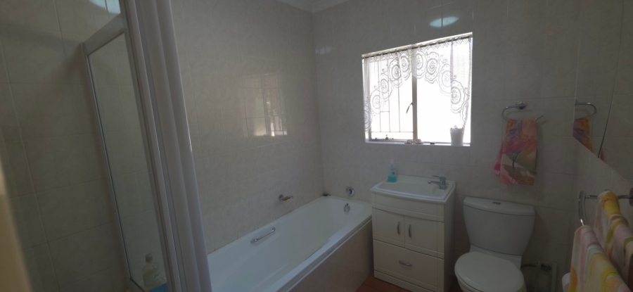 4 Bedroom Property for Sale in Brackendowns Gauteng