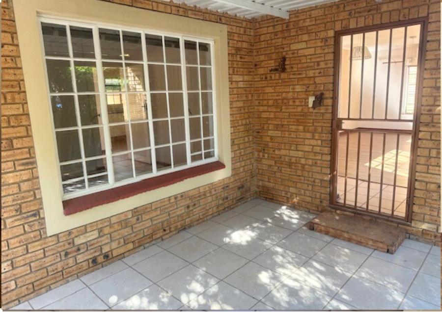2 Bedroom Property for Sale in Wilgeheuwel Gauteng