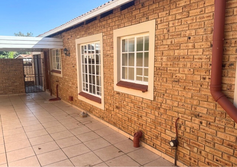 2 Bedroom Property for Sale in Wilgeheuwel Gauteng