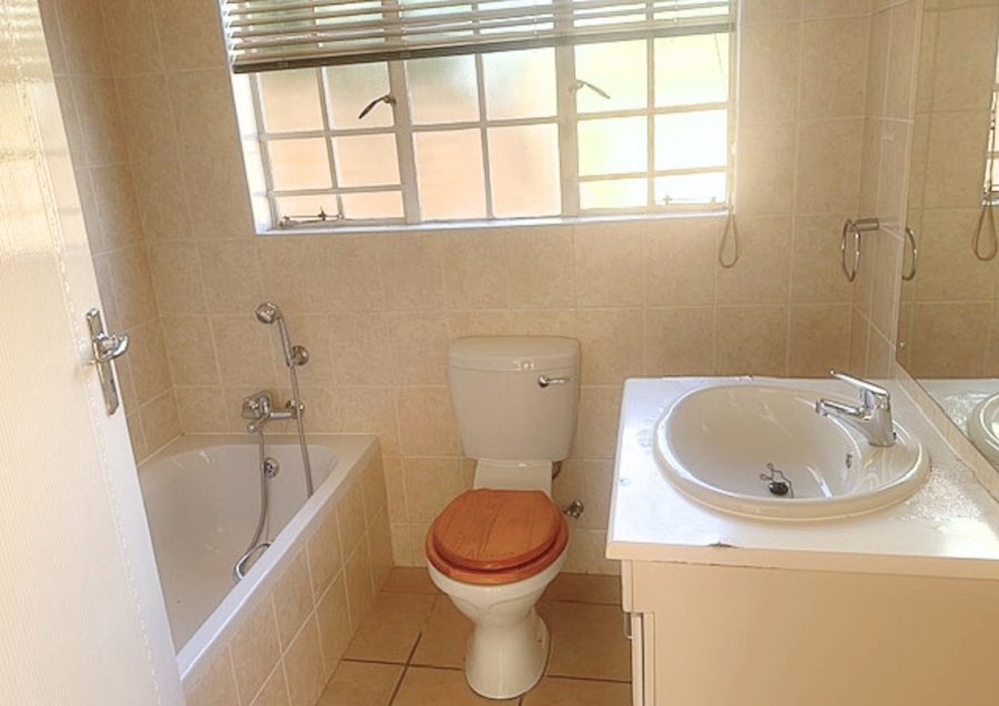 2 Bedroom Property for Sale in Wilgeheuwel Gauteng