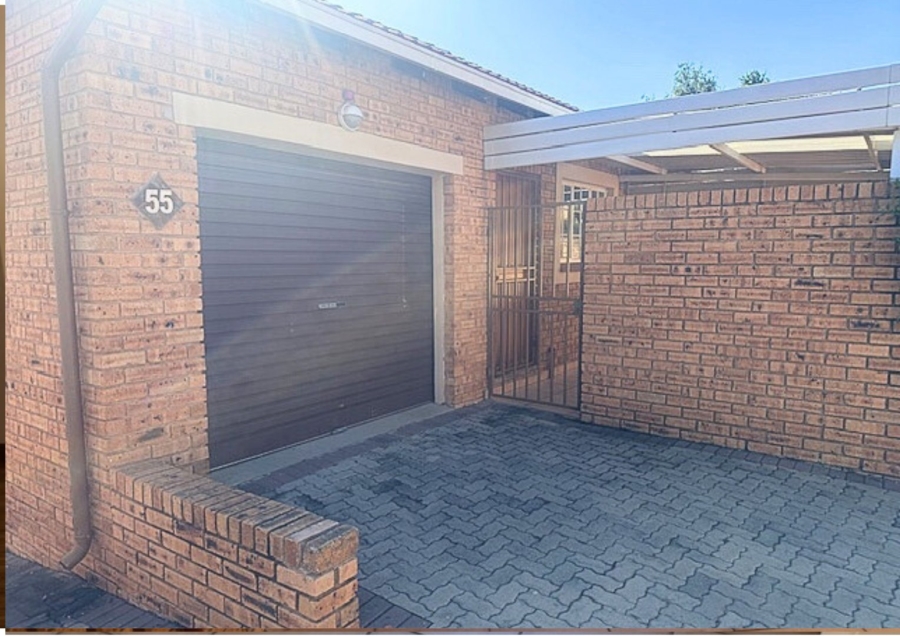 2 Bedroom Property for Sale in Wilgeheuwel Gauteng