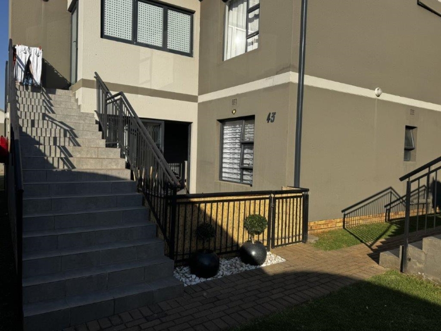 2 Bedroom Property for Sale in Norton Home Estate AH Gauteng