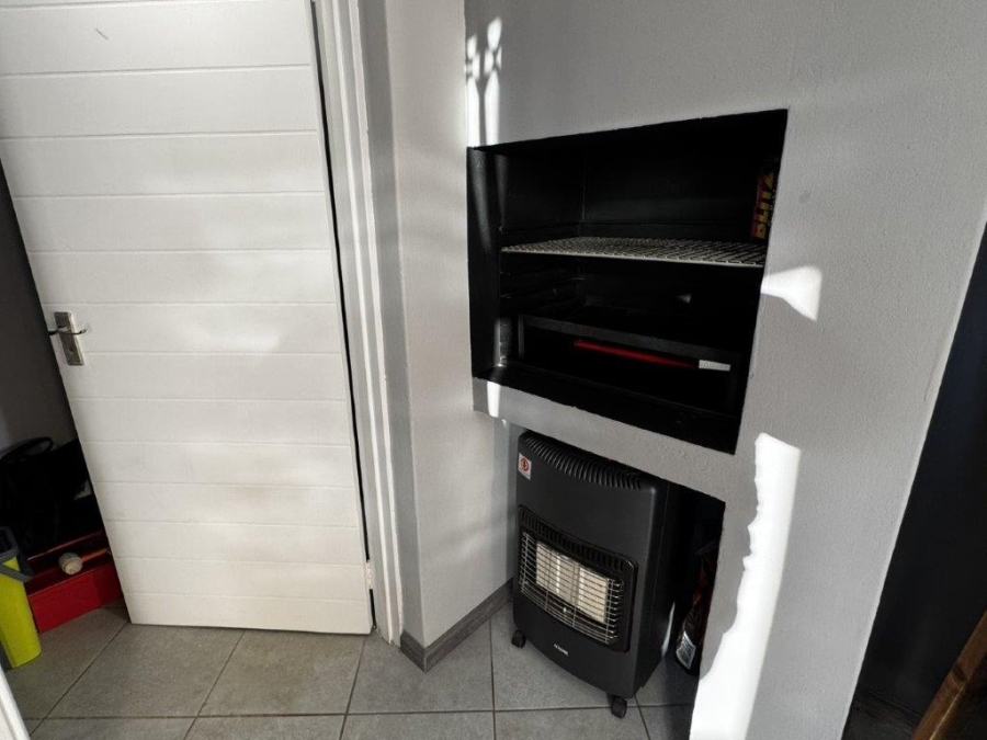 2 Bedroom Property for Sale in Norton Home Estate AH Gauteng