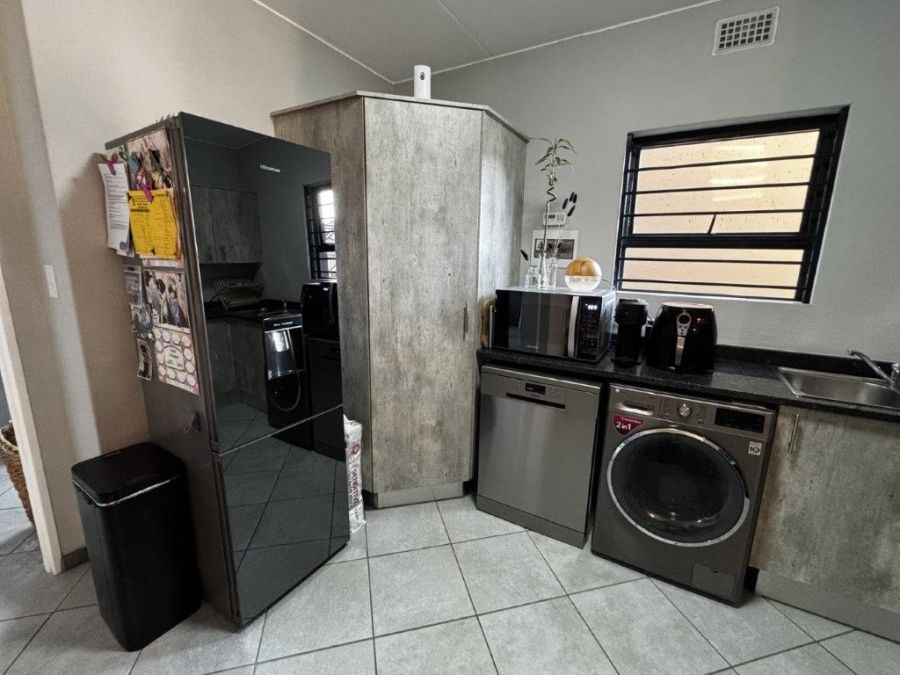 2 Bedroom Property for Sale in Norton Home Estate AH Gauteng