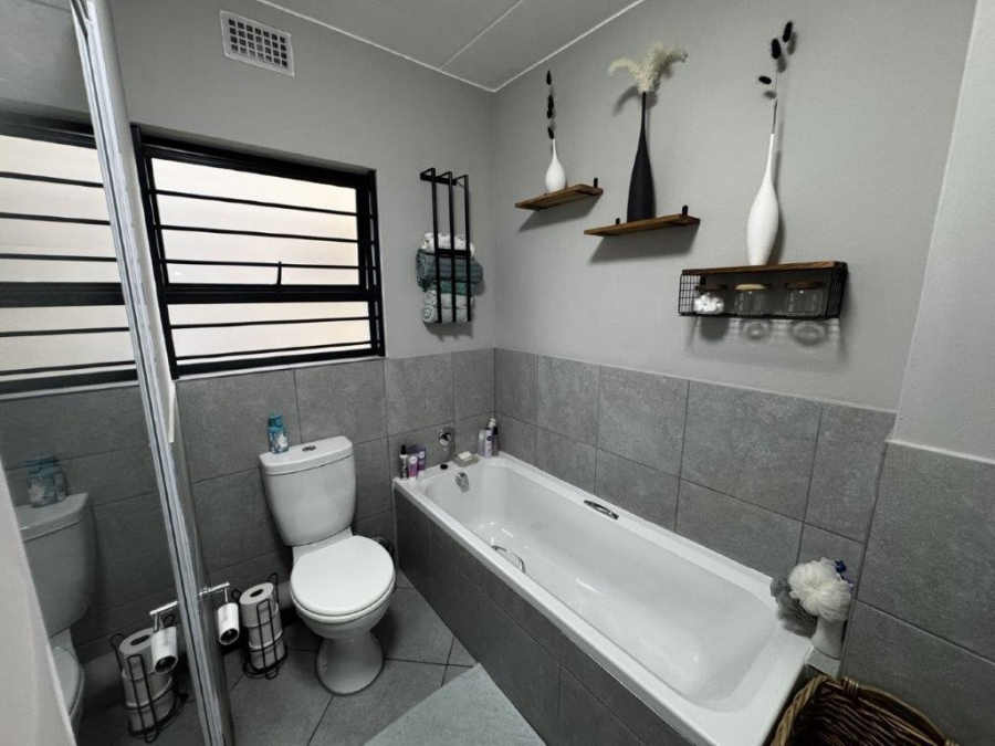 2 Bedroom Property for Sale in Norton Home Estate AH Gauteng
