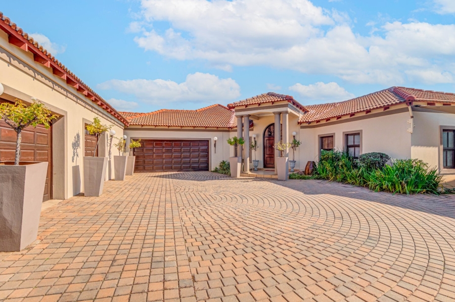 5 Bedroom Property for Sale in Blue Hills Country Estate Gauteng