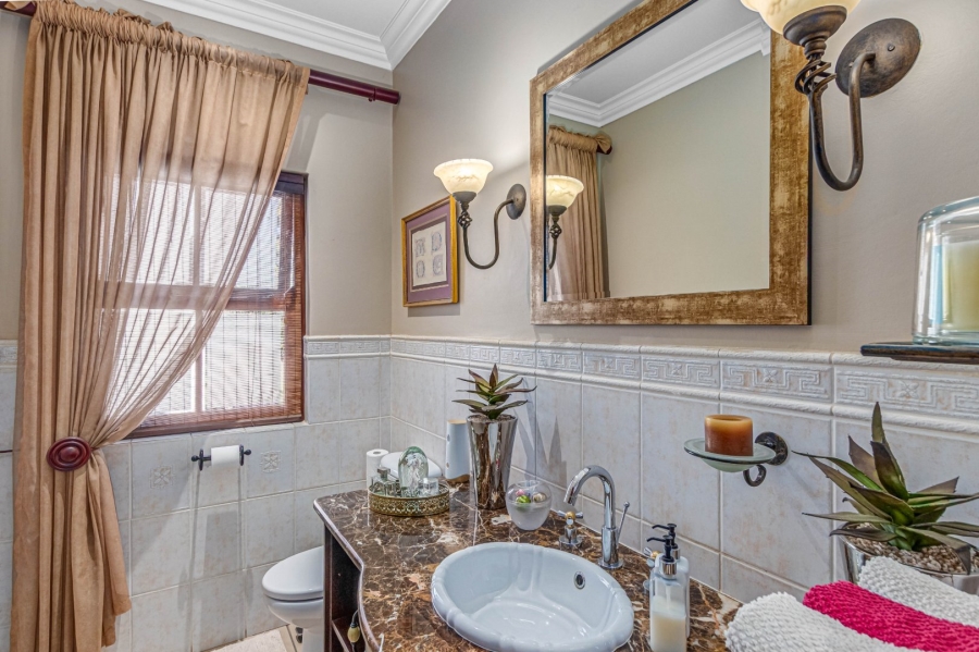 5 Bedroom Property for Sale in Blue Hills Country Estate Gauteng