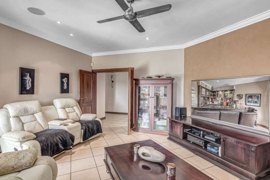 5 Bedroom Property for Sale in Blue Hills Country Estate Gauteng