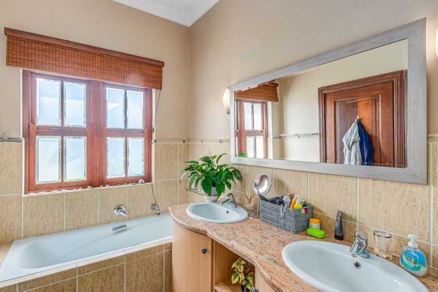 5 Bedroom Property for Sale in Blue Hills Country Estate Gauteng