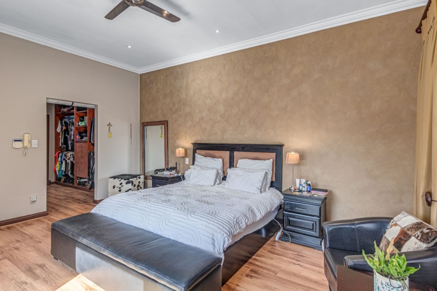 5 Bedroom Property for Sale in Blue Hills Country Estate Gauteng