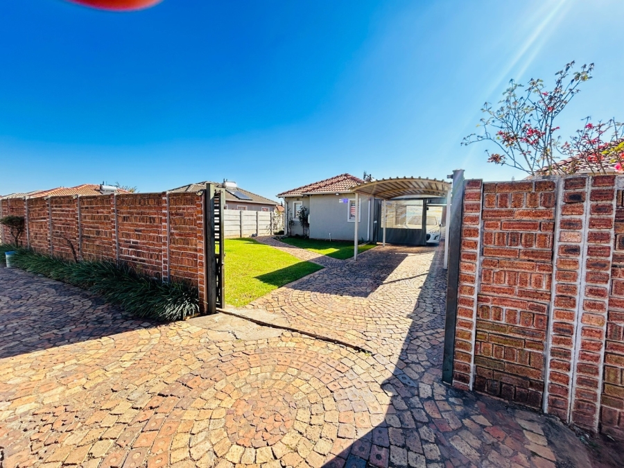 3 Bedroom Property for Sale in Sky City Gauteng