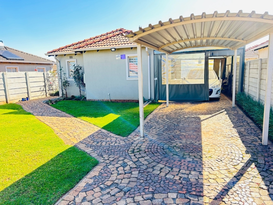 3 Bedroom Property for Sale in Sky City Gauteng