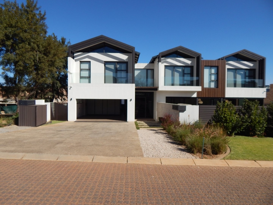 To Let 4 Bedroom Property for Rent in Helderfontein Estate Gauteng
