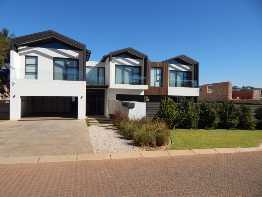 To Let 4 Bedroom Property for Rent in Helderfontein Estate Gauteng