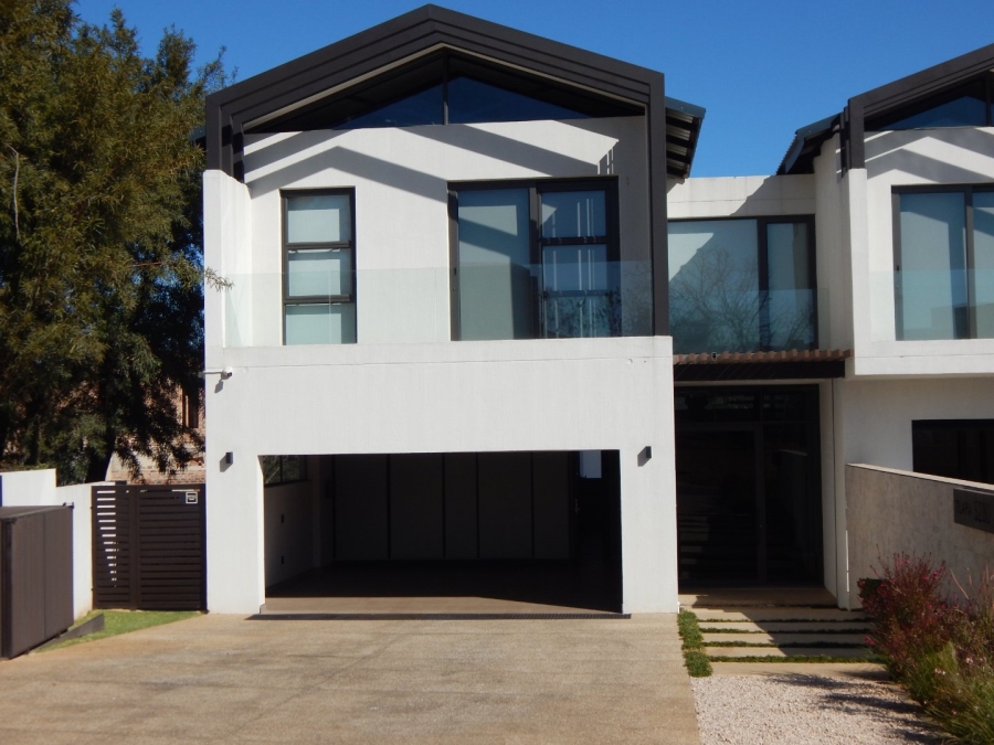 To Let 4 Bedroom Property for Rent in Helderfontein Estate Gauteng