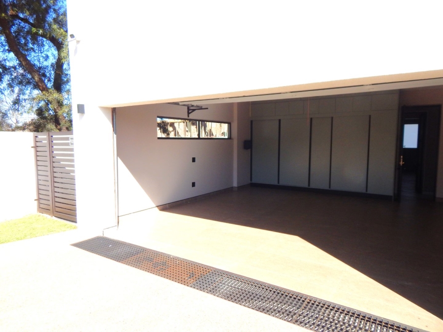 To Let 4 Bedroom Property for Rent in Helderfontein Estate Gauteng