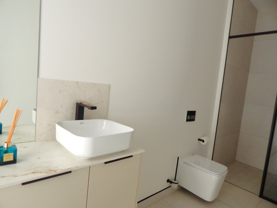 To Let 4 Bedroom Property for Rent in Helderfontein Estate Gauteng