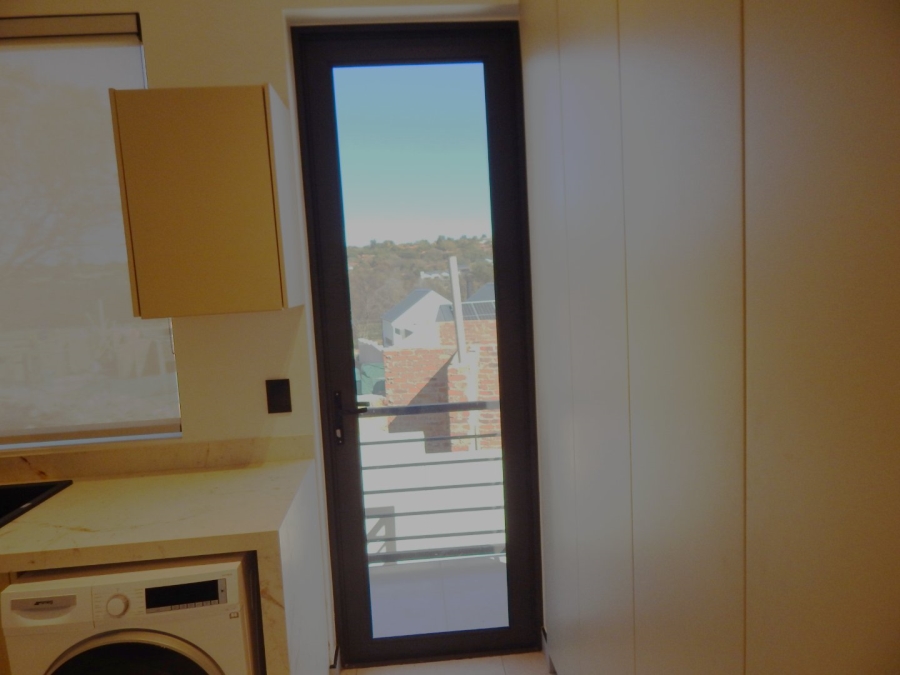 To Let 4 Bedroom Property for Rent in Helderfontein Estate Gauteng