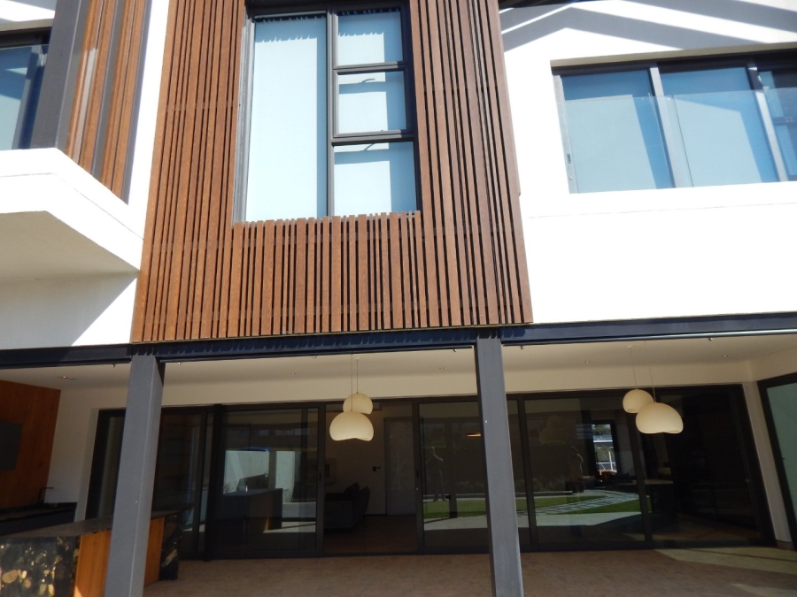 To Let 4 Bedroom Property for Rent in Helderfontein Estate Gauteng