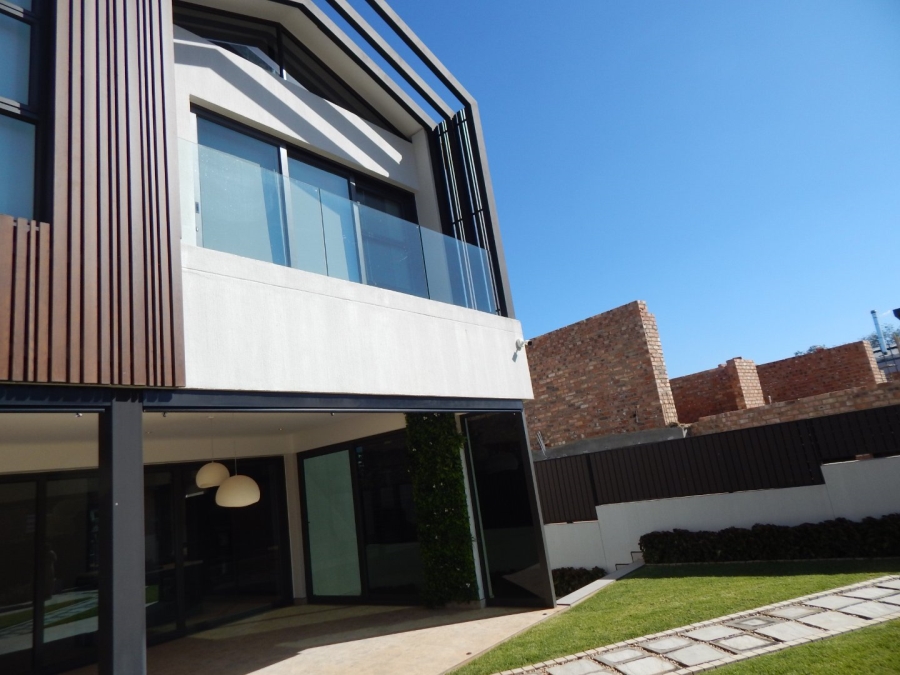 To Let 4 Bedroom Property for Rent in Helderfontein Estate Gauteng