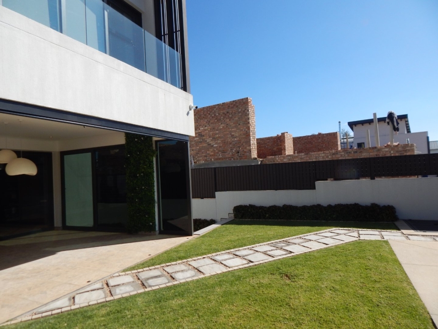 To Let 4 Bedroom Property for Rent in Helderfontein Estate Gauteng