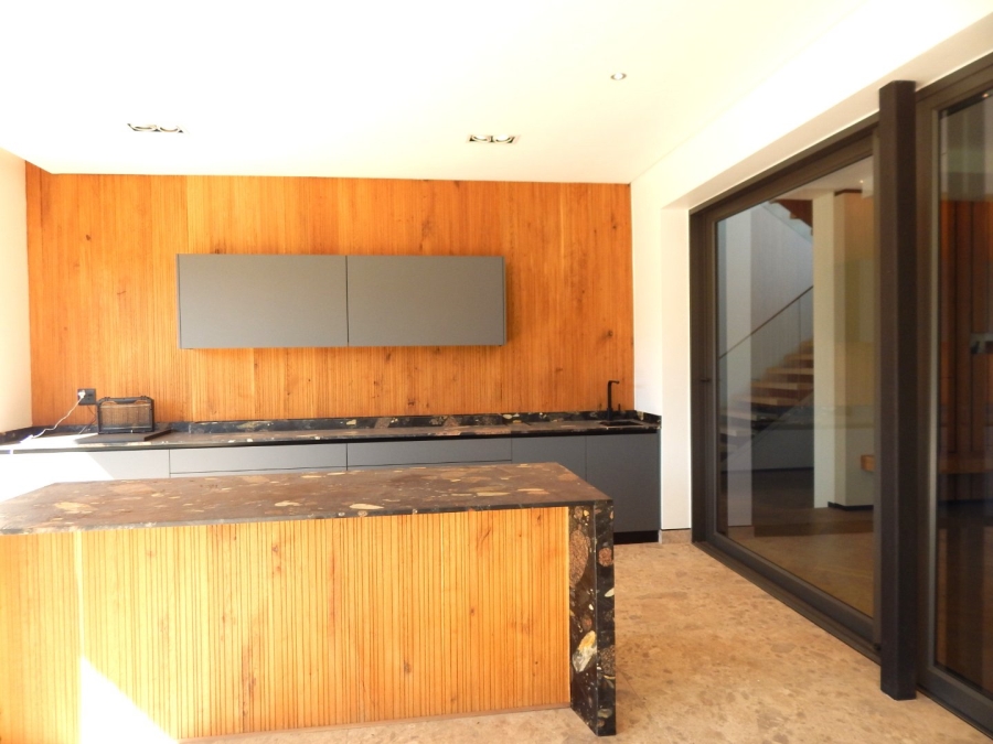 To Let 4 Bedroom Property for Rent in Helderfontein Estate Gauteng