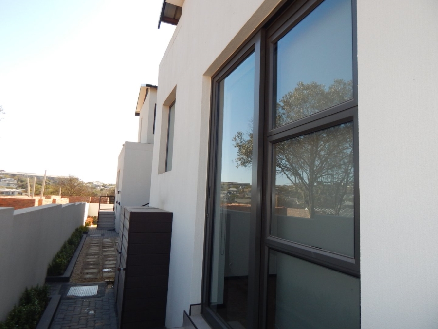 To Let 4 Bedroom Property for Rent in Helderfontein Estate Gauteng