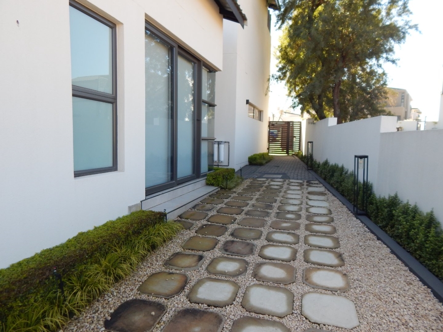 To Let 4 Bedroom Property for Rent in Helderfontein Estate Gauteng