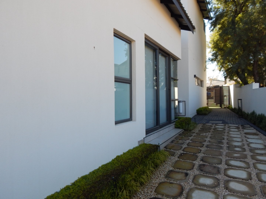 To Let 4 Bedroom Property for Rent in Helderfontein Estate Gauteng