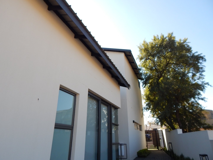 To Let 4 Bedroom Property for Rent in Helderfontein Estate Gauteng