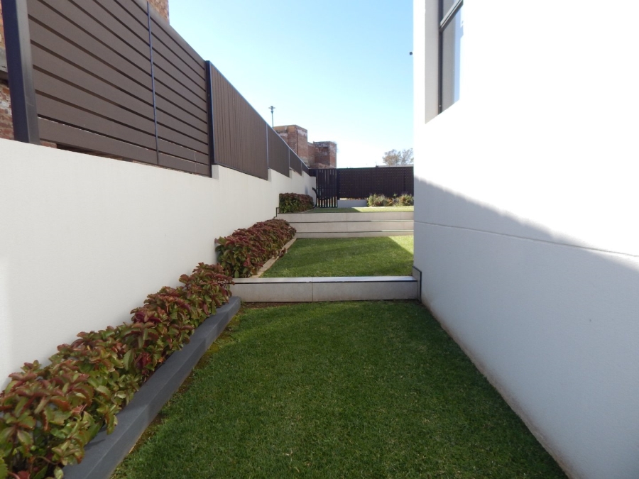 To Let 4 Bedroom Property for Rent in Helderfontein Estate Gauteng